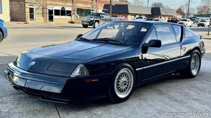 Renault gastó 30 millones de dólares para legalizar este 911 francés en Estados Unidos y luego fabricó solo 12 | Carscoops